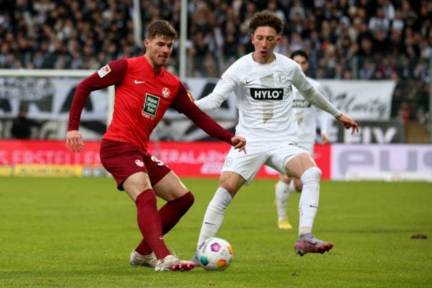 04.02.2024, xmohx, Fussball 2.Bundesliga, SV Elversberg - 1.FC Kaiserslautern emspor, v.l. Jan Elvedi (1. FC Kaiserslautern) Jannik Rochelt (SV Elversberg) Zweikampf, Aktion, action, battle for the ball (DFL DFB REGULATIONS PROHIBIT ANY USE OF PHOTOGRAPHS as IMAGE SEQUENCES and or QUASI-VIDEO) Elversberg