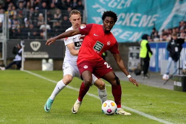 04.02.2024, xmohx, Fussball 2.Bundesliga, SV Elversberg - 1.FC Kaiserslautern emspor, v.l. Maurice Neubauer (SV Elversberg) Frank Ronstadt (1. FC Kaiserslautern) Zweikampf, Aktion, action, battle for the ball (DFL DFB REGULATIONS PROHIBIT ANY USE OF PHOTOGRAPHS as IMAGE SEQUENCES and or QUASI-VIDEO) Elversberg