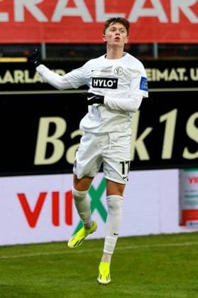 04.02.2024, xmohx, Fussball 2.Bundesliga, SV Elversberg - 1.FC Kaiserslautern emspor, v.l. Torjubel nach dem Tor zum celebrating the goal celebrate 1:0 durch Paul Wanner (SV Elversberg) (DFL DFB REGULATIONS PROHIBIT ANY USE OF PHOTOGRAPHS as IMAGE SEQUENCES and or QUASI-VIDEO) Elversberg