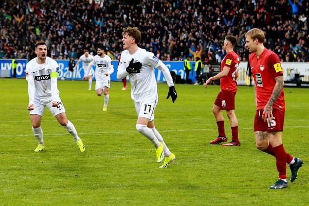 04.02.2024, xmohx, Fussball 2.Bundesliga, SV Elversberg - 1.FC Kaiserslautern emspor, v.l. Torjubel nach dem Tor zum celebrating the goal celebrate 1:0 durch Paul Wanner (SV Elversberg) (DFL DFB REGULATIONS PROHIBIT ANY USE OF PHOTOGRAPHS as IMAGE SEQUENCES and or QUASI-VIDEO) Elversberg