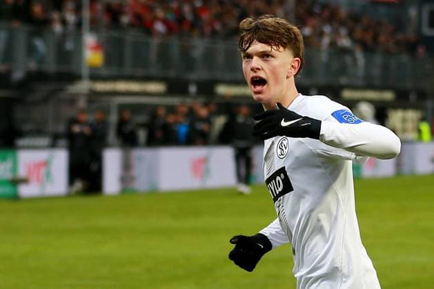 04.02.2024, xmohx, Fussball 2.Bundesliga, SV Elversberg - 1.FC Kaiserslautern emspor, v.l. Torjubel nach dem Tor zum celebrating the goal celebrate 1:0 durch Paul Wanner (SV Elversberg) (DFL DFB REGULATIONS PROHIBIT ANY USE OF PHOTOGRAPHS as IMAGE SEQUENCES and or QUASI-VIDEO) Elversberg
