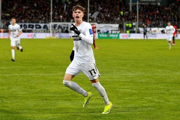 04.02.2024, xmohx, Fussball 2.Bundesliga, SV Elversberg - 1.FC Kaiserslautern emspor, v.l. Torjubel nach dem Tor zum celebrating the goal celebrate 1:0 durch Paul Wanner (SV Elversberg) (DFL DFB REGULATIONS PROHIBIT ANY USE OF PHOTOGRAPHS as IMAGE SEQUENCES and or QUASI-VIDEO) Elversberg