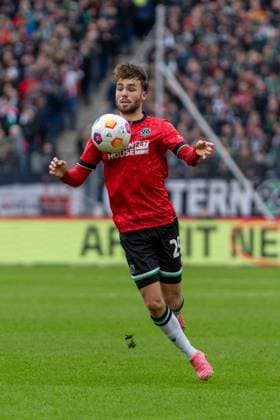 Kolja Oudenne (Hannover 96, 29) GER, Hannover 96 vs. FC Hansa Rostock, Fußball, 2. Bundesliga, 20. Spieltag, Spielzeit 2023 2024, 04.02.2024 DFL REGULATIONS PROHIBIT ANY USE OF PHOTOGRAPHS AS IMAGE SEQUENCES AND OR QUASI-VIDEO Hannover 96 vs. FC Hansa Rostock, Fußball, 2. Bundesliga, 20. Spieltag, Spielzeit 2023 2024, 04.02.2024 Hannover