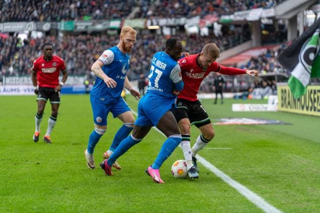 Christian Kinsombi (FC Hansa Rostock, 27), Sebastian Ernst (Hannover 96, 10) GER, Hannover 96 vs. FC Hansa Rostock, Fußball, 2. Bundesliga, 20. Spieltag, Spielzeit 2023 2024, 04.02.2024 DFL REGULATIONS PROHIBIT ANY USE OF PHOTOGRAPHS AS IMAGE SEQUENCES AND OR QUASI-VIDEO Hannover 96 vs. FC Hansa Rostock, Fußball, 2. Bundesliga, 20. Spieltag, Spielzeit 2023 2024, 04.02.2024 Hannover