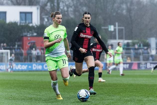 Sport Themen der Woche KW05 GOOGLE PIXEL Frauen Bundesliga: Bayer 04 Leverkusen - VfL Wolfsburg; 04.02.2024 Zweikampf Alexandra Popp (VfL Wolfsburg. 11), Selina Ostermeier (Bayer 04 Leverkusen, 2) GOOGLE PIXEL Frauen Bundesliga, Bayer 04 Leverkusen - VfL Wolfsburg, Leverkusen, Ullrich-Haberland-Stadion am 04.02.2024 DFB REGULATIONS PROHIBIT ANY USE OF PHOTOGRAPHS AS IMAGE SEQUENCES AND OR QUASI-VIDEO. *** GOOGLE PIXEL Frauen Bundesliga Bayer 04 Leverkusen VfL Wolfsburg 04 02 2024 Zweikampf Alexandra Popp VfL Wolfsburg 11 , Selina Ostermeier Bayer 04 Leverkusen, 2 GOOGLE PIXEL Frauen Bundesliga, Bayer 04 Leverkusen VfL Wolfsburg, Leverkusen, Ullrich Haberland Stadion am 04 02 2024 DFB REGULATIONS PROHIBIT ANY USE OF PHOTOGRAPHS AS IMAGE SEQUENCES AND OR QUASI VIDEO Copyright: xBEAUTIFULxSPORTS Wunderlx