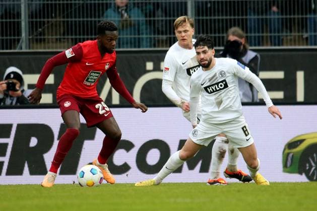 04.02.2024, xmohx, Fussball 2.Bundesliga, SV Elversberg - 1.FC Kaiserslautern emspor, v.l. Richmond Tachie (1. FC Kaiserslautern) Semih Sahin (SV Elversberg) Zweikampf, Aktion, action, battle for the ball (DFL DFB REGULATIONS PROHIBIT ANY USE OF PHOTOGRAPHS as IMAGE SEQUENCES and or QUASI-VIDEO) Elversberg