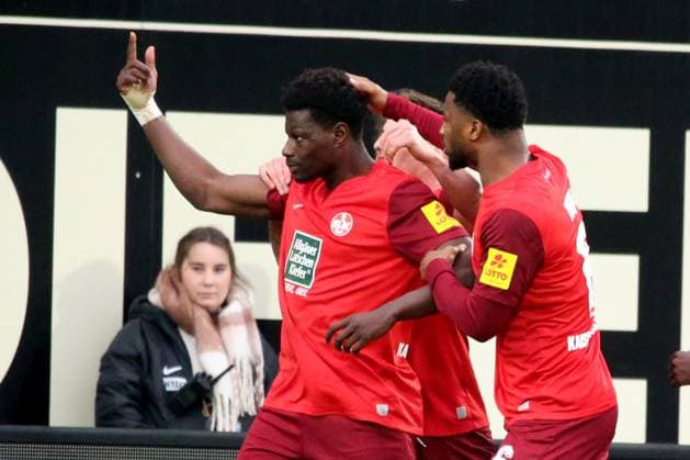 04.02.2024, xmohx, Fussball 2.Bundesliga, SV Elversberg - 1.FC Kaiserslautern emspor, v.l. Torjubel nach dem Tor zum celebrating the goal celebrate 1:1 durch Ragnar Ache (1. FC Kaiserslautern) (DFL DFB REGULATIONS PROHIBIT ANY USE OF PHOTOGRAPHS as IMAGE SEQUENCES and or QUASI-VIDEO) Elversberg