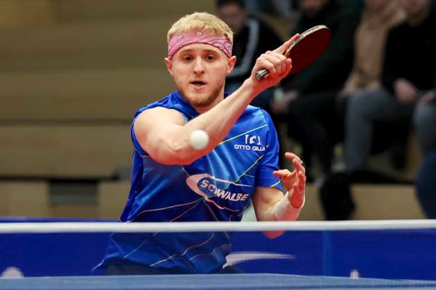 Romain Ruiz (TTC Schwalbe Bergneustadt) kontrolliert den Ball, 1. Tischtennis Bundesliga der Herren, TTC Schwalbe Bergneustadt vs Borussia Düsseldorf, Burstenhalle, 04.02.2024, Bergneustadt, Deutschland.