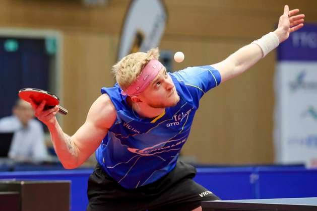 Romain Ruiz (TTC Schwalbe Bergneustadt) kontrolliert den Ball, 1. Tischtennis Bundesliga der Herren, TTC Schwalbe Bergneustadt vs Borussia Düsseldorf, Burstenhalle, 04.02.2024, Bergneustadt, Deutschland.