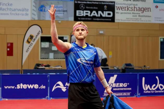 Romain Ruiz (TTC Schwalbe Bergneustadt) jubelt, 1. Tischtennis Bundesliga der Herren, TTC Schwalbe Bergneustadt vs Borussia Düsseldorf, Burstenhalle, 04.02.2024, Bergneustadt, Deutschland.
