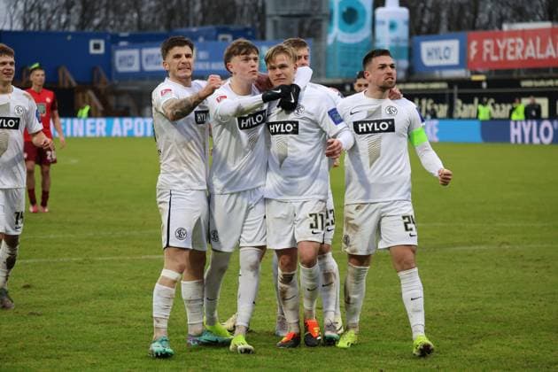 04.02.2024, Fussball, Herren, 2. Bundesliga, Saison 2023 2024, SV 07 Elversberg - 1. FC Kaiserslautern, Torjubel zum 2:1, Torschütze: Thore Jacobsen (SV 07 Elversberg) Elversberg Ursapharm-Arena an der Kaiserlinde Saarland Deutschland (DE)