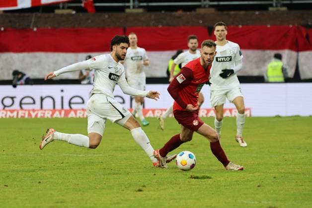 04.02.2024, Fussball, Herren, 2. Bundesliga, Saison 2023 2024, SV 07 Elversberg - 1. FC Kaiserslautern, Wahid Faghir (SV 07 Elversberg), Boris Tomiak (1. FC Kaiserslautern) Elversberg Ursapharm-Arena an der Kaiserlinde Saarland Deutschland (DE)