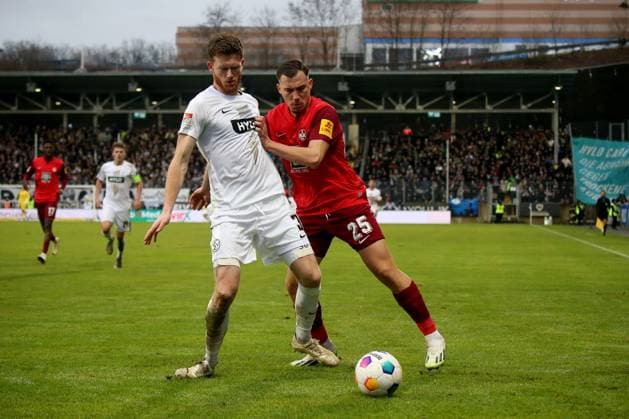 04.02.2024, xmohx, Fussball 2.Bundesliga, SV Elversberg - 1.FC Kaiserslautern emspor, v.l. Florian Le Joncour (SV Elversberg) Filip Stojilkovic (1. FC Kaiserslautern) Zweikampf, Aktion, action, battle for the ball (DFL DFB REGULATIONS PROHIBIT ANY USE OF PHOTOGRAPHS as IMAGE SEQUENCES and or QUASI-VIDEO) Elversberg