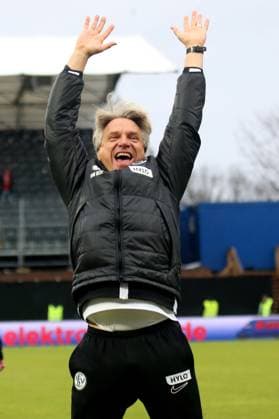 04.02.2024, xmohx, Fussball 2.Bundesliga, SV Elversberg - 1.FC Kaiserslautern emspor, v.l. Jubel Freude über ueber den Sieg bei Trainer Horst Steffen (SV Elversberg) (DFL DFB REGULATIONS PROHIBIT ANY USE OF PHOTOGRAPHS as IMAGE SEQUENCES and or QUASI-VIDEO) Elversberg