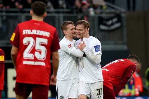 04.02.2024, xmohx, Fussball 2.Bundesliga, SV Elversberg - 1.FC Kaiserslautern emspor, v.l. Jubel Freude über ueber den Sieg bei Elversberg Luca Duerholtz Dürholtz (SV Elversberg) Thore Jacobsen (SV Elversberg) (DFL DFB REGULATIONS PROHIBIT ANY USE OF PHOTOGRAPHS as IMAGE SEQUENCES and or QUASI-VIDEO) Elversberg