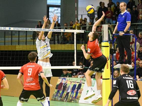 Jakob Elsaesser (TV Rottenburg 4), Yannick Bibelriether (SV Schwaig 5), TV Rottenburg vs. SV Schwaig, Volleyball, 2. Bundesliga, Spieltag 16, Saison 2023-2024, 04.02.2024, TV Rottenburg vs. SV Schwaig, Volleyball, 2. Bundesliga, Spieltag 16, Saison 2023-2024, 04.02.2024 Rottenburg am Neckar Copyright: xEibner-Pressefoto FlorianxSchustx EP_FSU