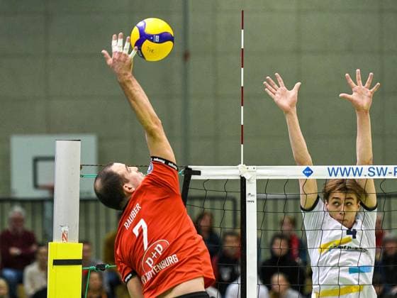 Timon Schippmann (TV Rottenburg 7), Angriff, Felix Hemmer (SV Schwaig 4), TV Rottenburg vs. SV Schwaig, Volleyball, 2. Bundesliga, Spieltag 16, Saison 2023-2024, 04.02.2024, TV Rottenburg vs. SV Schwaig, Volleyball, 2. Bundesliga, Spieltag 16, Saison 2023-2024, 04.02.2024 Rottenburg am Neckar Copyright: xEibner-Pressefoto FlorianxSchustx EP_FSU