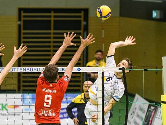 Max Bibrack (SV Schwaig 6), Angriff, Linus Herrmann (TV Rottenburg 9), Block, TV Rottenburg vs. SV Schwaig, Volleyball, 2. Bundesliga, Spieltag 16, Saison 2023-2024, 04.02.2024, TV Rottenburg vs. SV Schwaig, Volleyball, 2. Bundesliga, Spieltag 16, Saison 2023-2024, 04.02.2024 Rottenburg am Neckar Copyright: xEibner-Pressefoto FlorianxSchustx EP_FSU