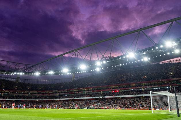 Sport Bilder des Tages Football - FA Premier League - Arsenal FC v Liverpool FC LONDON, ENGLAND - Sunday, February 4, 2024: A purple sky during the FA Premier League match between Arsenal FC and Liverpool FC at the Emirates Stadium. (Photo by David Rawcliffe Propaganda) LONDON Emirates Stadium GREATER LONDON ENGLAND  Copyright: xDavidxRawcliffex P2024-02-04-Arsenal_Liverpool-43