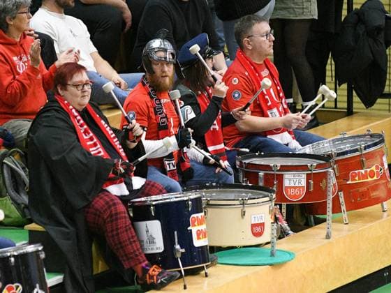 Fans des TV Rottenburg, TV Rottenburg vs. SV Schwaig, Volleyball, 2. Bundesliga, Spieltag 16, Saison 2023-2024, 04.02.2024, TV Rottenburg vs. SV Schwaig, Volleyball, 2. Bundesliga, Spieltag 16, Saison 2023-2024, 04.02.2024 Rottenburg am Neckar Copyright: xEibner-Pressefoto FlorianxSchustx EP_FSU