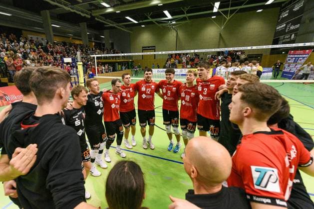Jubel beim TV Rottenburg nach dem Sieg, TV Rottenburg vs. SV Schwaig, Volleyball, 2. Bundesliga, Spieltag 16, Saison 2023-2024, 04.02.2024, TV Rottenburg vs. SV Schwaig, Volleyball, 2. Bundesliga, Spieltag 16, Saison 2023-2024, 04.02.2024 Rottenburg am Neckar Copyright: xEibner-Pressefoto FlorianxSchustx EP_FSU