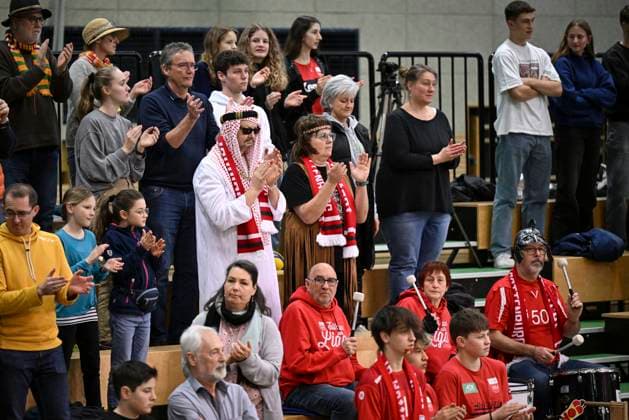 Volleyball 2. Bundesliga Saison 2023 2024 TV Rottenburg - SV Schwaig 04.02.2024 Schmuckbild, kein neuer Investor aus Saudi-Arabien, sonder nur Fasnet in Rottenburg.