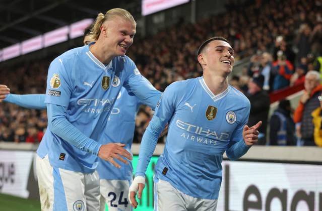 Sport Themen der Woche KW06 Sport Bilder des Tages London, England, 5th February 2024. Phil Foden of Manchester City celebrates with Erling Haaland of Manchester City after scoring to make it 3-1 during the Premier League match at Gtech Community Stadium, London. Picture credit should read: Paul Terry Sportimage EDITORIAL USE ONLY. No use with unauthorised audio, video, data, fixture lists, club league logos or live services. Online in-match use limited to 120 images, no video emulation. No use in betting, games or single club league player publications. SPI-2922-0058