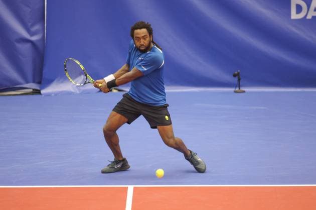 DALLAS, TX - FEBRUARY 05: Evan King (USA) hits a backhand during the Dallas Open on February 5, 2024 at Styslinger Altec Tennis Complex in Dallas, TX. (Photo by George Walker Icon Sportswire) TENNIS: FEB 05 Dallas Open EDITORIAL USE ONLY Icon24020540