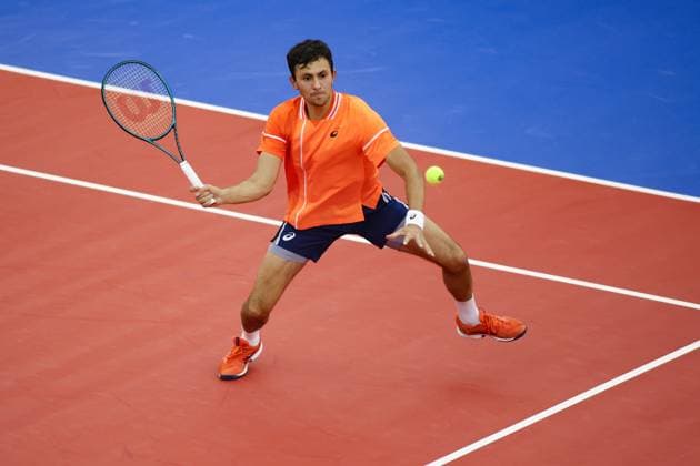 DALLAS, TX - FEBRUARY 05: Emilio Nava (USA) hits a volley during the Dallas Open on February 5, 2024 at Styslinger Altec Tennis Complex in Dallas, TX. (Photo by George Walker Icon Sportswire) TENNIS: FEB 05 Dallas Open EDITORIAL USE ONLY Icon24020570