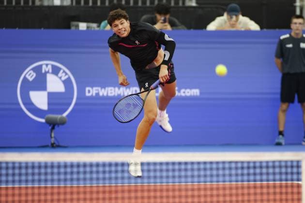 DALLAS, TX - FEBRUARY 05: Ben Shelton (USA) serves during the Dallas Open on February 5, 2024 at Styslinger Altec Tennis Complex in Dallas, TX. (Photo by George Walker Icon Sportswire) TENNIS: FEB 05 Dallas Open EDITORIAL USE ONLY Icon24020573