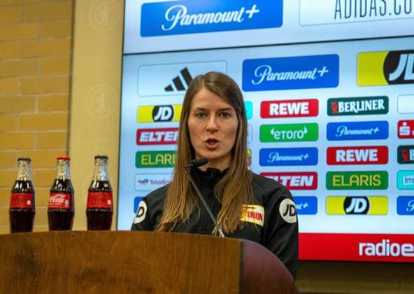 Sport Bilder des Tages Fussball, Herren, Saison 2023 2024, 1. Bundesliga, 1. FC Union Berlin, Co-Trainerin Marie-Louise Eta (1. FC Union Berlin), 06.02. 2024, *** Soccer, Men, Season 2023 2024, 1 Bundesliga, 1 FC Union Berlin, Co Coach Marie Louise Eta 1 FC Union Berlin , 06 02 2024, Copyright: xMatthiasxKochx