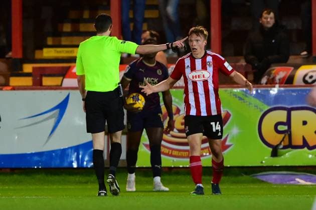 Exeter City v Peterborough United, Exeter, UK - 6 Feb 2024 Ilmari Niskanen of Exeter City protests as Referee, Tom Reeves gives a penalty during the Sky Bet League 1 Match between Exeter City and Peterborough United at St James Park, Devon on 6 February 2024. Exeter St James Park Devon GBR Copyright: xTomxSandberg PPAUKx PPA-087042