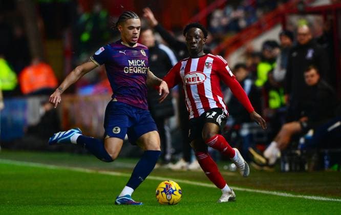 Exeter City v Peterborough United, Exeter, UK - 6 Feb 2024 Jadel Katongo of Peterborough United battles for the ball with Vincent Harper of Exeter City during the Sky Bet League 1 Match between Exeter City and Peterborough United at St James Park, Devon on 6 February 2024. Exeter St James Park Devon GBR Copyright: xTomxSandberg PPAUKx PPA-087061