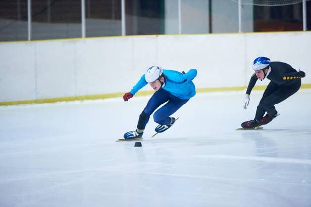 Speed skating, Eisschnelllauf speed skating with young athletes (License=RF) 7275997 ,model released, Symbolfoto Copyright: xZoonar.com benisxarapovicx 7275997 ,model released, Symbolfoto ,property released