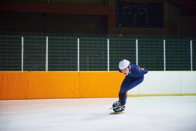 Speed skating, Eisschnelllauf speed skating with young athletes (License=RF) 7279930 ,model released, Symbolfoto Copyright: xZoonar.com benisxarapovicx 7279930 ,model released, Symbolfoto ,property released