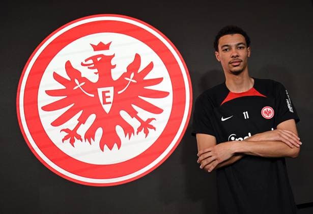 Sport Themen der Woche KW06 Sport Bilder des Tages 07.02.2024, xjhx, Fussball 1.Bundesliga, Eintracht Frankfurt - Pressekonferenz Hugo Ekitike emspor, v.l. Hugo Ekitike (Eintracht Frankfurt) (DFL DFB REGULATIONS PROHIBIT ANY USE OF PHOTOGRAPHS as IMAGE SEQUENCES and or QUASI-VIDEO) Frankfurt am Main *** 07 02 2024, xjhx, Football 1 Bundesliga, Eintracht Frankfurt Press Conference Hugo Ekitike emspor, v l Hugo Ekitike Eintracht Frankfurt DFL DFB REGULATIONS PROHIBIT ANY USE OF PHOTOGRAPHS as IMAGE SEQUENCES and or QUASI VIDEO Frankfurt am Main