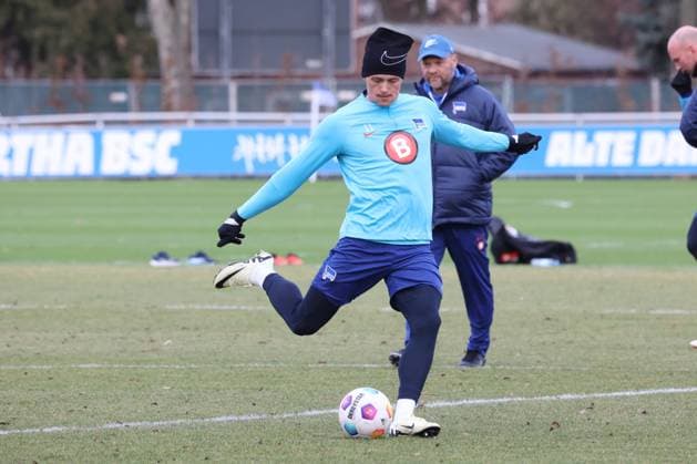 DEU, DFL, 2. FBL Hertha BSC, Training, 07.02.2024, Sportforum, Berlin, DEU, DFL, 2. FBL Hertha BSC, Training, im Bild Fabian Reese (Hertha BSC Berlin 11) DFL - regulations prohibit any use of Photographs as image sequences and or quasi-video Foto: Juergen Engler nordphoto GmbH