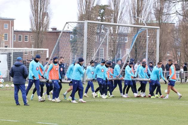 DEU, DFL, 2. FBL Hertha BSC, Training, 07.02.2024, Sportforum, Berlin, DEU, DFL, 2. FBL Hertha BSC, Training, im Bild Cheftrainer Pal Dardai (Hertha BSC Berlin), Tortraeger DFL - regulations prohibit any use of Photographs as image sequences and or quasi-video Foto: Juergen Engler nordphoto GmbH