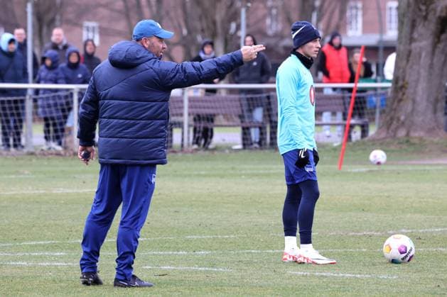 DEU, DFL, 2. FBL Hertha BSC, Training, 07.02.2024, Sportforum, Berlin, DEU, DFL, 2. FBL Hertha BSC, Training, im Bild Cheftrainer Pal Dardai (Hertha BSC Berlin), Palko Dardai (Hertha BSC Berlin 27) DFL - regulations prohibit any use of Photographs as image sequences and or quasi-video Foto: Juergen Engler nordphoto GmbH