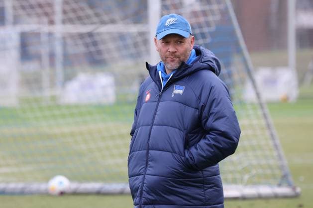 Sport Bilder des Tages DEU, DFL, 2. FBL Hertha BSC, Training, 07.02.2024, Sportforum, Berlin, DEU, DFL, 2. FBL Hertha BSC, Training, im Bild Cheftrainer Pal Dardai (Hertha BSC Berlin) DFL - regulations prohibit any use of Photographs as image sequences and or quasi-video Foto: Juergen Engler nordphoto GmbH