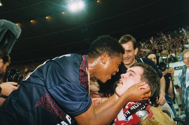 Onderwerp Subject: Ajax (1-0) Champions League Final Reklame: Club Team Country: Ajax Seizoen Season: 1994 1995 FOTO PHOTO: Ajax s Patrick KLUIVERT celebrating with disabled supporter Trefwoorden Keywords: 02 $10 ± Content not available for redistribution in The Netherlands directly or indirectly through any third parties. Copyright: xBSRxAgencyx (1-0) Champions League Final Reklame: Club Team Country: Ajax Seizoen Season: 1994 1995 FOTO PHOTO: Ajax s Patrick KLUIVERT celebrating with disabled supporter Trefwoorden Keywords: 02 $10 ± Content not available for redistribution in The Netherlands directly or indirectly through any third parties. Copyright: xCorxMooijx xPUx xBSRxAgencyx 95100524A005304 EDITORIAL USE ONLY