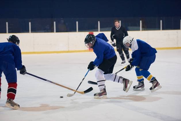 Ice hockey, Eishockey players ice hockey sport players in action, business comptetition concpet (License=RF) 7867391 ,model released, Symbolfoto Copyright: xZoonar.com benisxarapovicx 7867391 ,model released, Symbolfoto ,property released