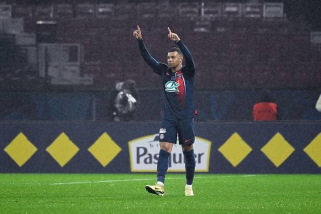 Sport Bilder des Tages K Mbappe ( 7 - PSG ) celebrates after scoring during the French Cup match between Paris Saint Germain and Stade Brestois 29 at Parc des Princes on February 07, 2024 in Paris, France. ( Photo by federico pestellini panoramic ) - FOOTBALL : PSG vs Brest - Coupe de France - 07 02 2024 FedericoPestellini Panoramic 