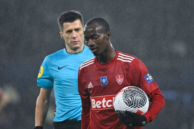 K Doumbia ( 10 - Brest ) looks dejected during the French Cup match between Paris Saint Germain and Stade Brestois 29 at Parc des Princes on February 07, 2024 in Paris, France. ( Photo by federico pestellini panoramic ) - FOOTBALL : PSG vs Brest - Coupe de France - 07 02 2024 FedericoPestellini Panoramic 