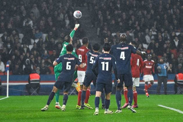 G Donnarumma ( 1 - PSG ) and S Mounie ( 9 - Brest ) during the French Cup match between Paris Saint Germain and Stade Brestois 29 at Parc des Princes on February 07, 2024 in Paris, France. ( Photo by federico pestellini panoramic ) - FOOTBALL : PSG vs Brest - Coupe de France - 07 02 2024 FedericoPestellini Panoramic 