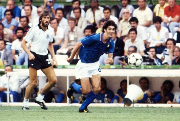 Onderwerp Subject: Italy - Germany World Cup Final 1982 Reklame: Club Team Country: Italy Germany Seizoen Season: 1981 1982 1982 1983 FOTO PHOTO: Italy s Paolo ROSSI (R) in duel with Germany s Manfred KALTZ (L) Trefwoorden Keywords: 04 $10 ±1114009340664 MADRID ESP Content not available for redistribution in The Netherlands directly or indirectly through any third parties. Copyright: xBSRxAgencyx 82100711A000844 EDITORIAL USE ONLY