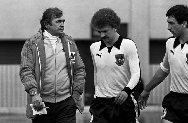 Onderwerp Subject: Holland - Austria (5-1) World Cup 1978 Reklame: Club Team Country: Holland Austria Seizoen Season: 1977 1978 1978 1979 FOTO PHOTO: Holland s coach Ernst HAPPEL (L) and Austria s Herbert PROHASKA (L) and Hans KRANKL (R) Trefwoorden Keywords: $10 ±1136643671489 Cordoba Argentina Content not available for redistribution in The Netherlands directly or indirectly through any third parties. Copyright: xBSRxAgencyx 78100614A005937 EDITORIAL USE ONLY