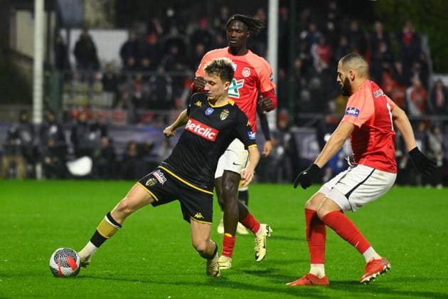 Aleksandr Golovin ( 7 - Monaco ) and Bassin Clement ( 3 - Rouen ) during the French Cup match between FC Rouen Metropole and AS Monaco at Stade Robert Diochon on February 08, 2024 in Rouen, France. ( Photo by federico pestellini panoramic ) - FOOTBALL : Rouen vs Monaco - Coupe de France - 08 02 2024 FedericoPestellini Panoramic 
