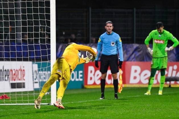 Aggoune Leonard ( 1 - Rouen ) stops a penalty during the French Cup match between FC Rouen Metropole and AS Monaco at Stade Robert Diochon on February 08, 2024 in Rouen, France. ( Photo by federico pestellini panoramic ) - FOOTBALL : Rouen vs Monaco - Coupe de France - 08 02 2024 FedericoPestellini Panoramic 