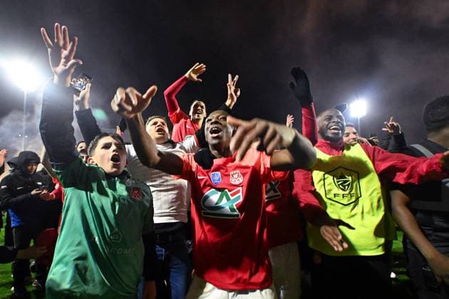 Rouen players celebrate their side s victory after the French Cup match between FC Rouen Metropole and AS Monaco at Stade Robert Diochon on February 08, 2024 in Rouen, France. ( Photo by federico pestellini panoramic ) - FOOTBALL : Rouen vs Monaco - Coupe de France - 08 02 2024 FedericoPestellini Panoramic 